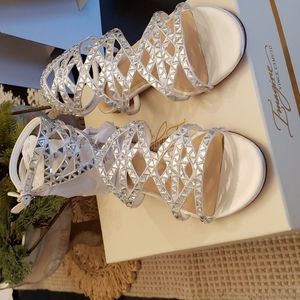 VINCE CAMUTO Imagine -Rettle Ivory satin sandals